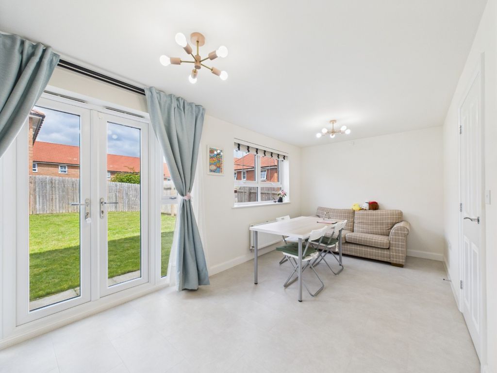 Property photo 3 of 15 4388157