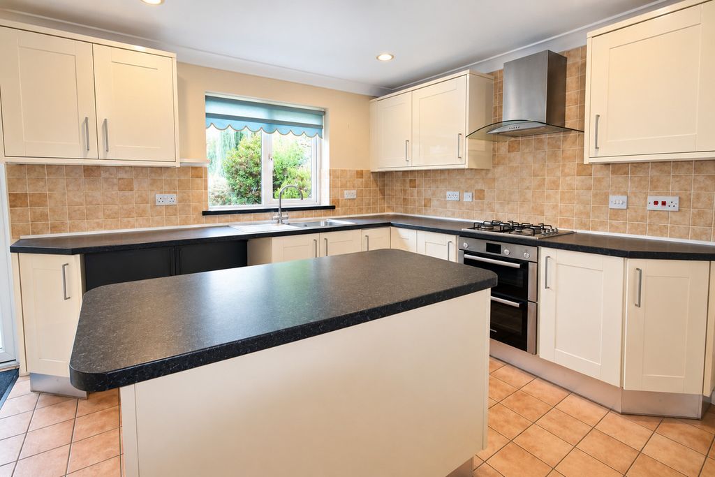 Property photo 3 of 14