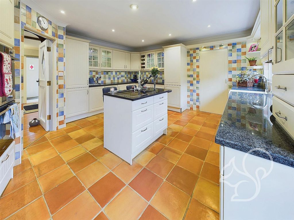 Property photo 2 of 46 Kitchen