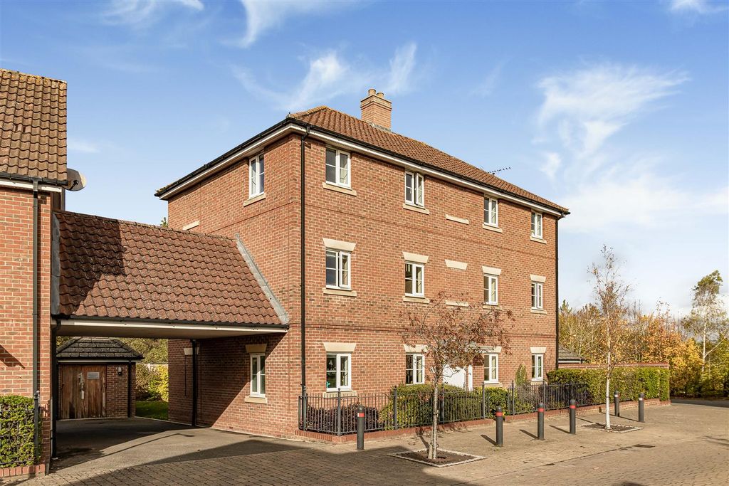 Property photo 1 of 15 15_65772.Jpg