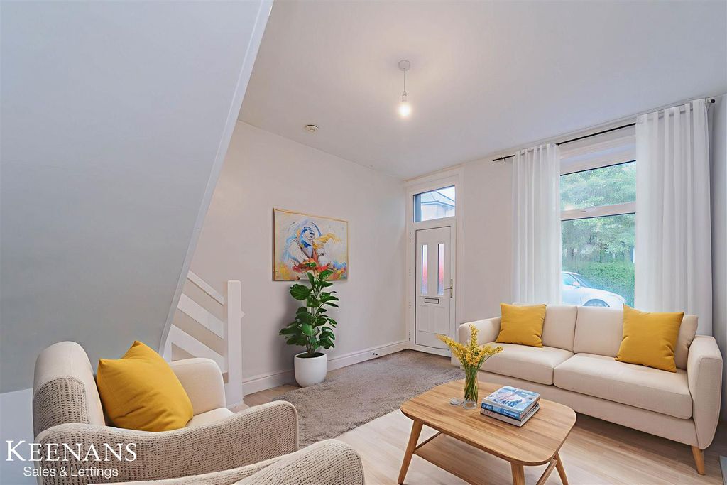 Property photo 3 of 21 Dsc00870 - Living Room - Standard - 5.Jpg