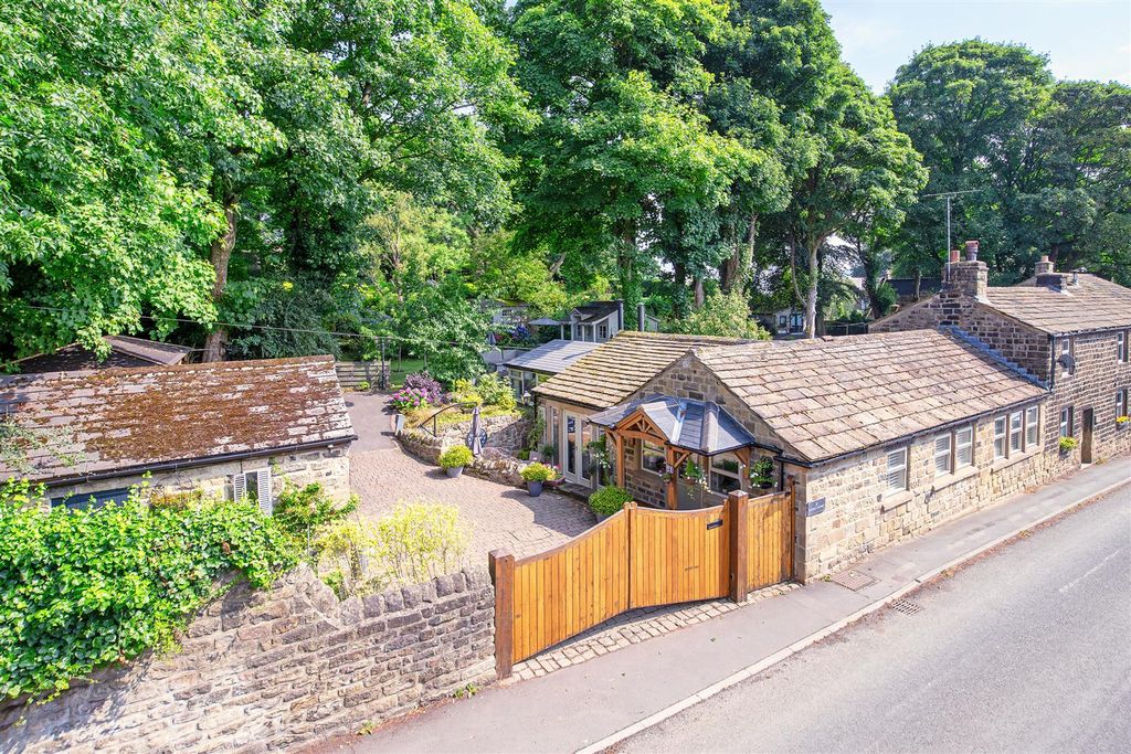 Property photo 1 of 34 Pinfold Cottage New Main.Jpg
