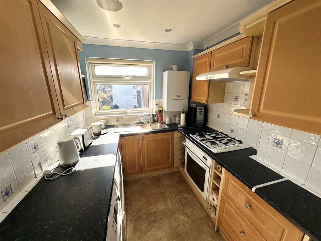 Property photo 3 of 14 Coopers Estate Agents