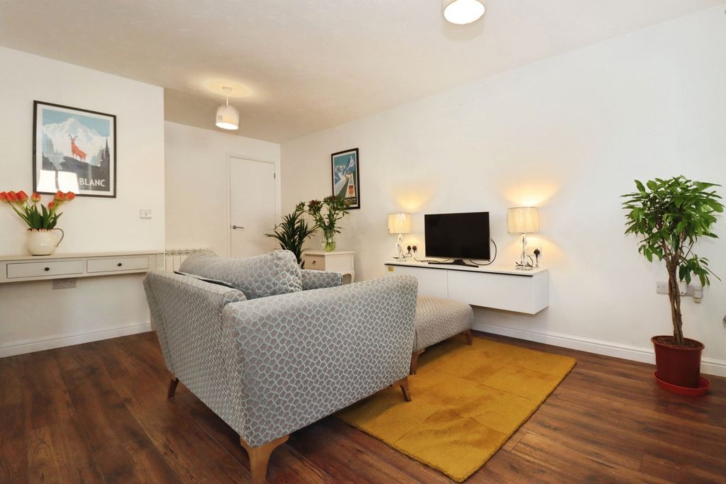 Property photo 3 of 12 Pbox-Img.Jpg
