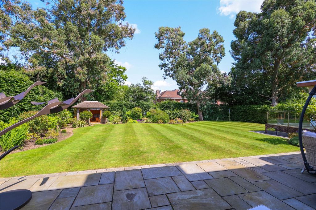 Property photo 2 of 23 Garden