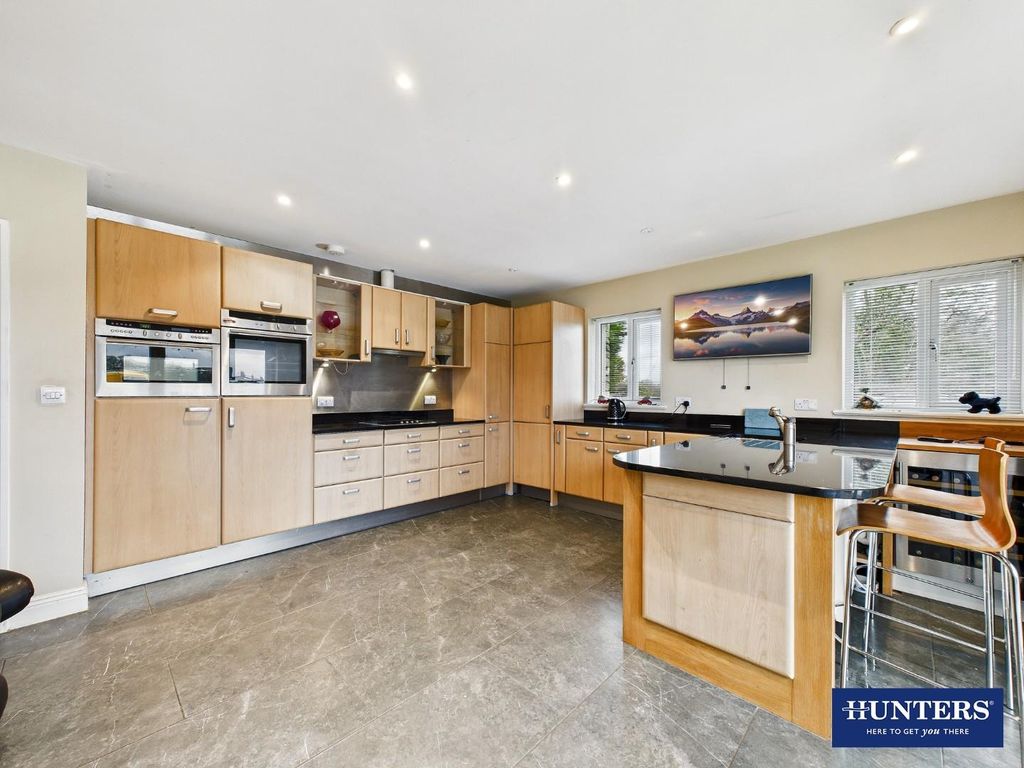 Property photo 3 of 33 Kitchen/Diner