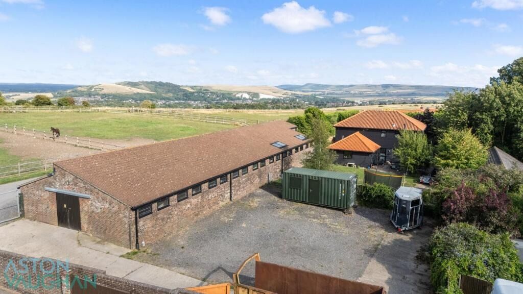 Property photo 2 of 23 4526262