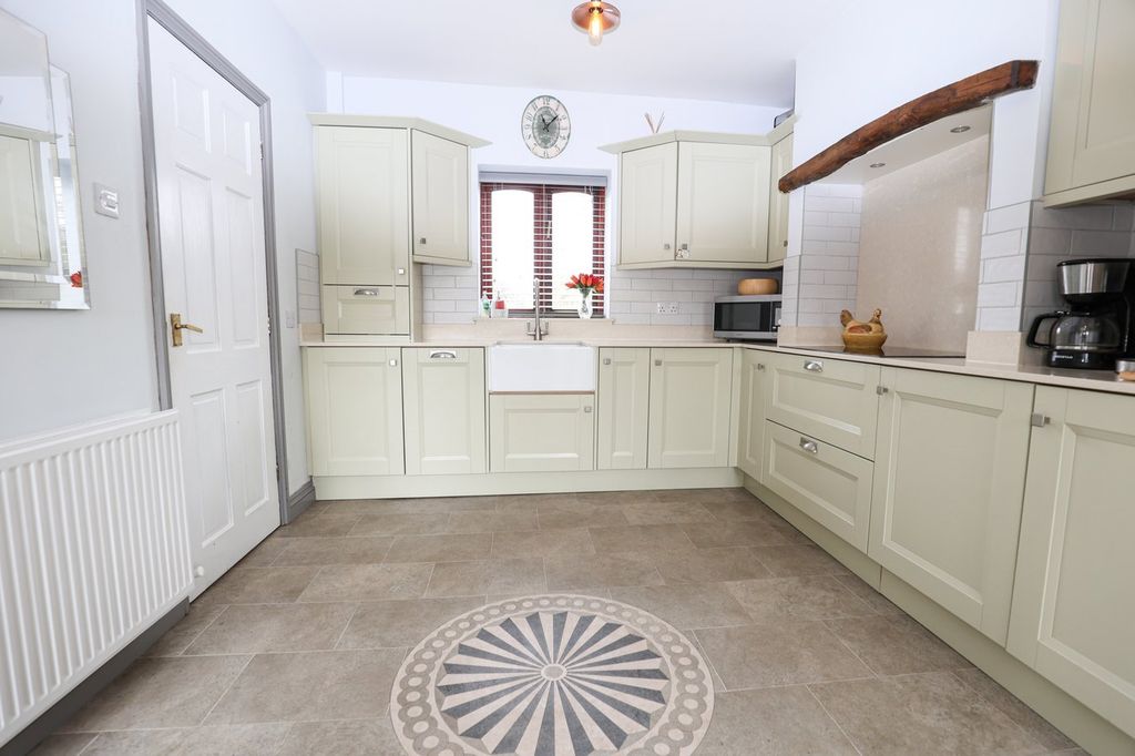 Property photo 3 of 21 Dining Kitchen