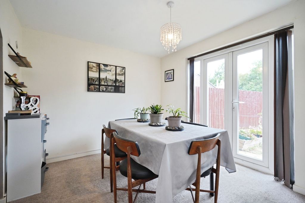 Property photo 3 of 25 Dining Room