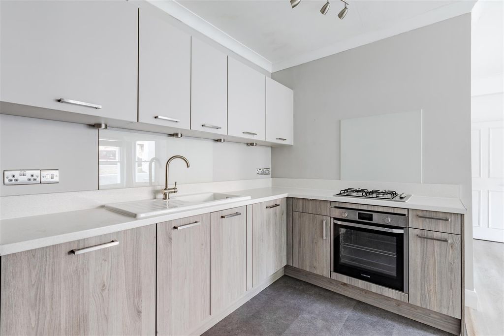 Property photo 3 of 9 Kitchen