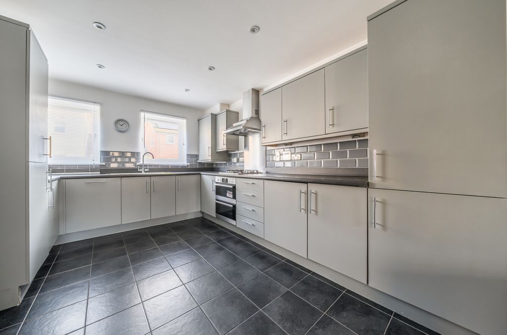 Property photo 3 of 23 1387900-11-693Fe6...