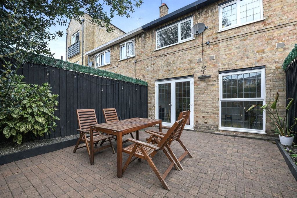 Property photo 2 of 27 Garden