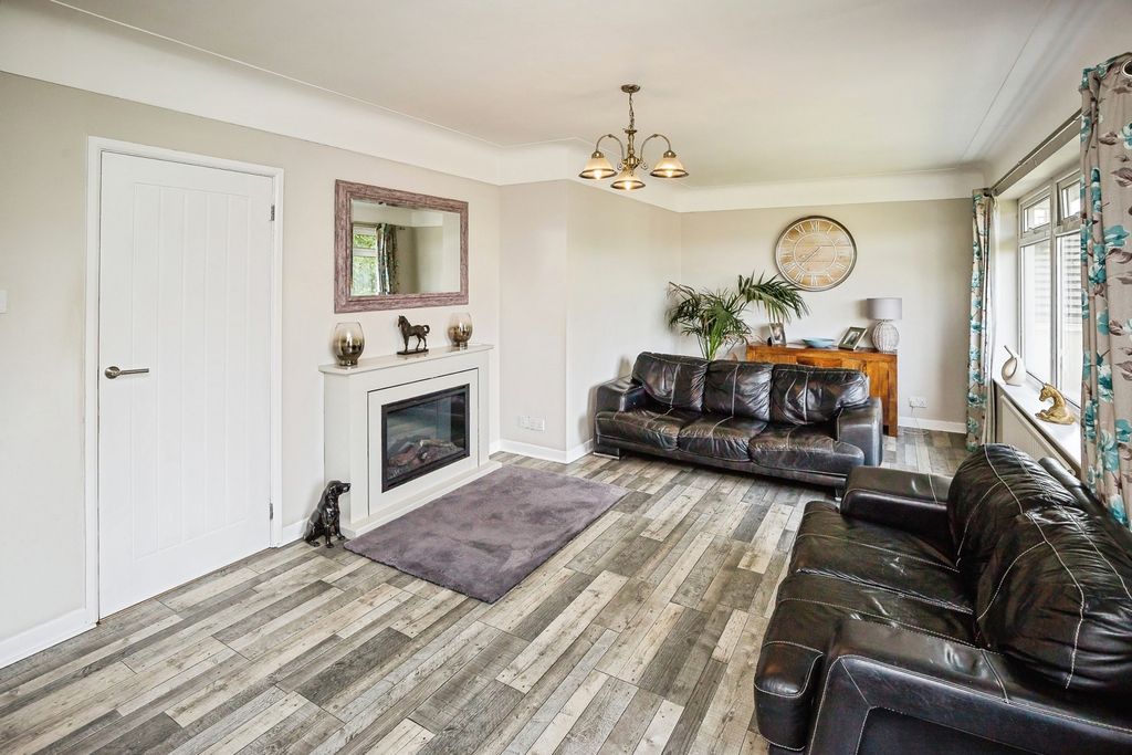 Property photo 3 of 28 Living Room