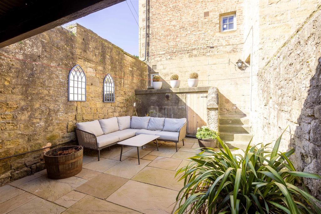 Property photo 3 of 15 00023.Jpg