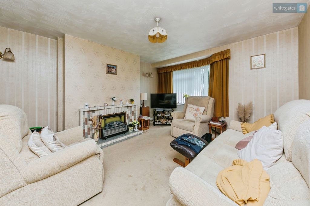 Property photo 3 of 17 Pbox-Img.Jpg