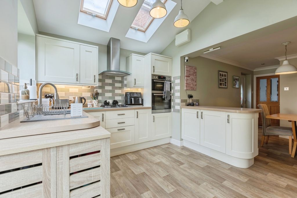 Property photo 2 of 17 Photo