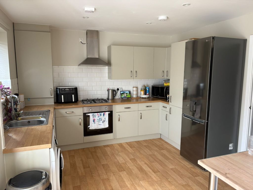 Property photo 2 of 12 5718791