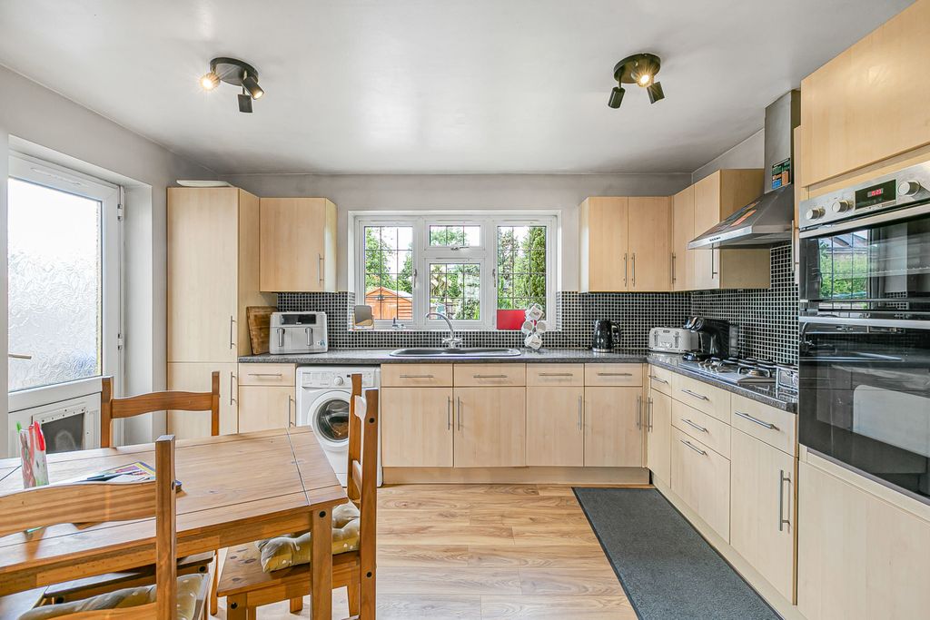 Property photo 3 of 32 Kitchen