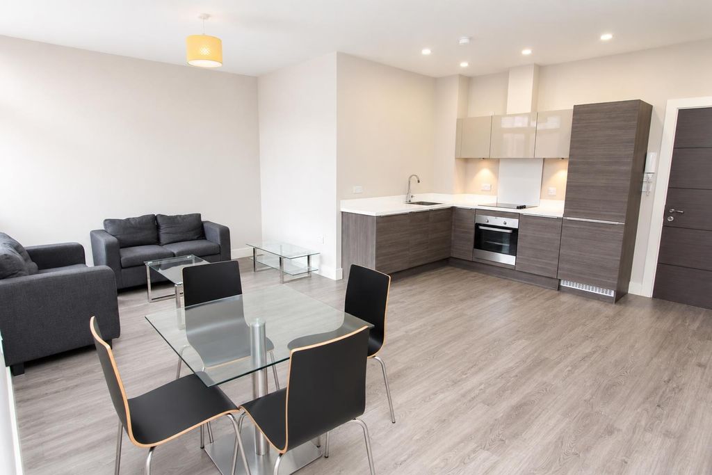 Property photo 1 of 10 Bright Open-Plan Living With Modern Kitchen...