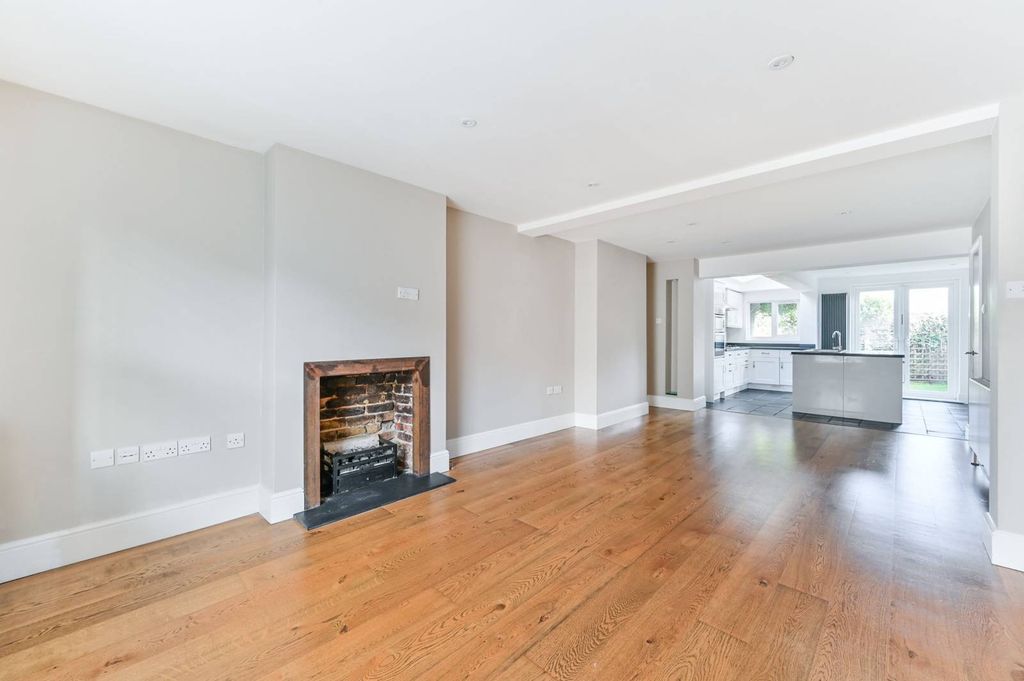 Property photo 3 of 17