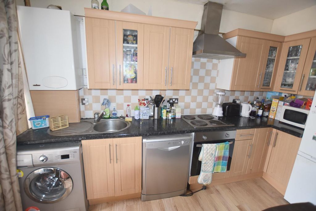Property photo 2 of 7 Kitchen