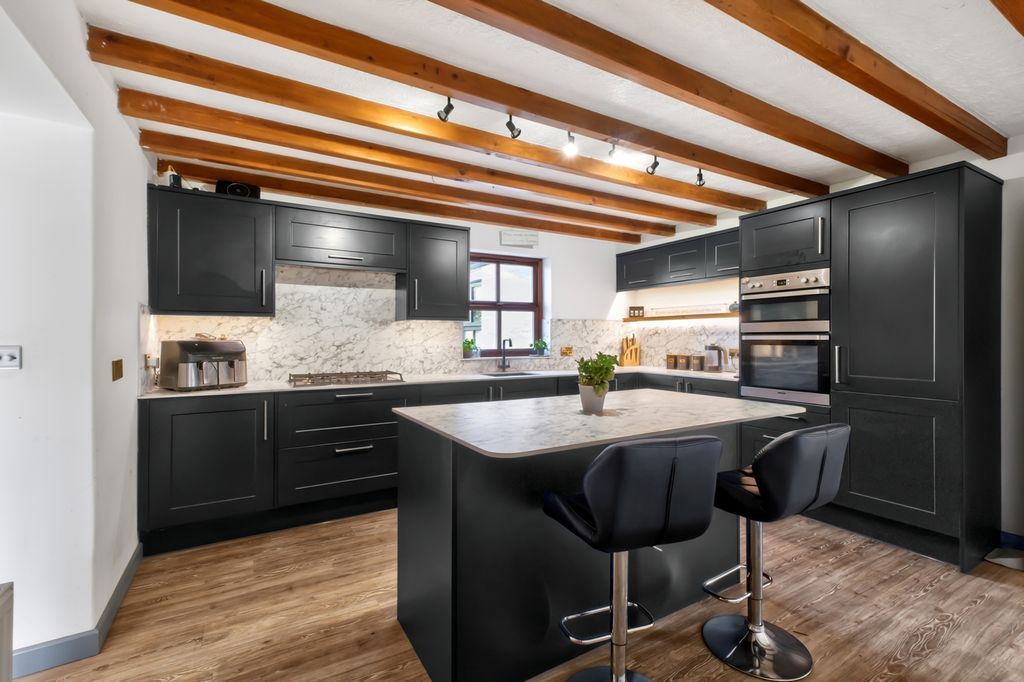 Property photo 3 of 16 Pbox-Img.Jpg
