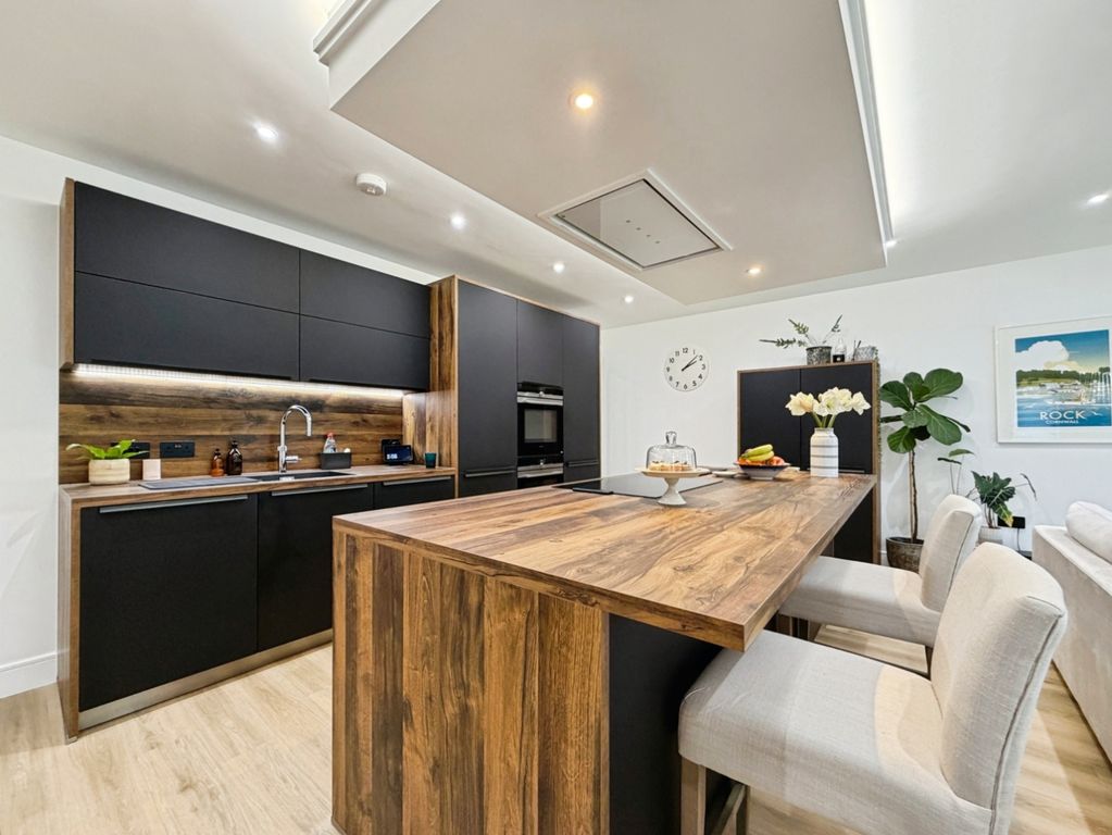 Property photo 3 of 27