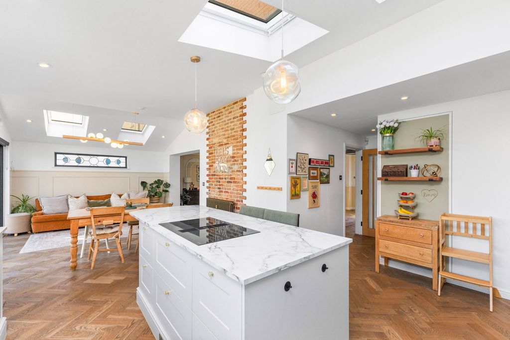 Property photo 2 of 41