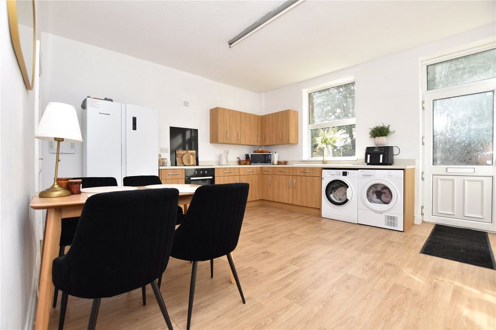 Property photo 3 of 22 Picture No. 16