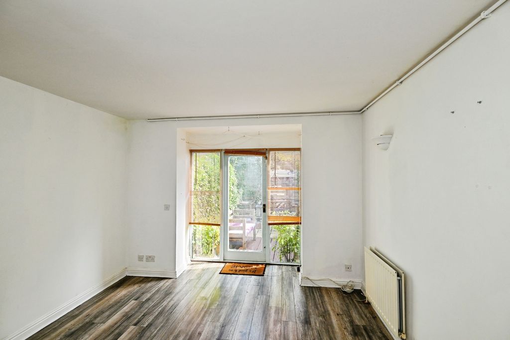 Property photo 2 of 17 Photo