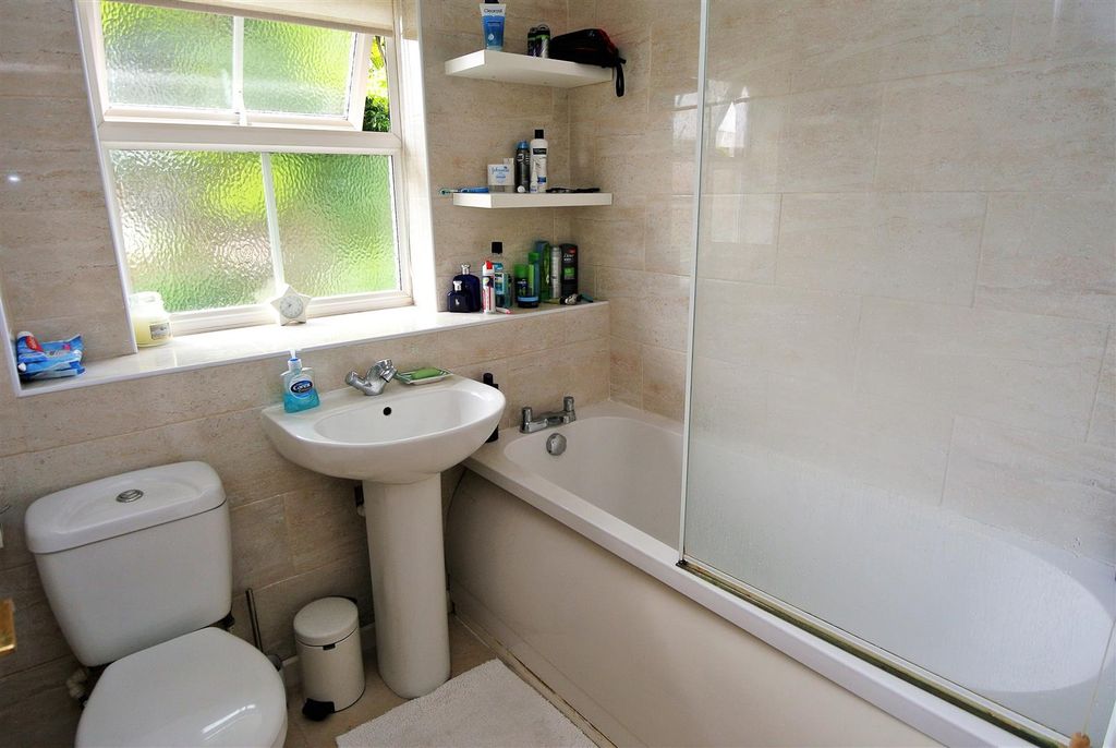 Property photo 2 of 11 Bathroom.Jpg