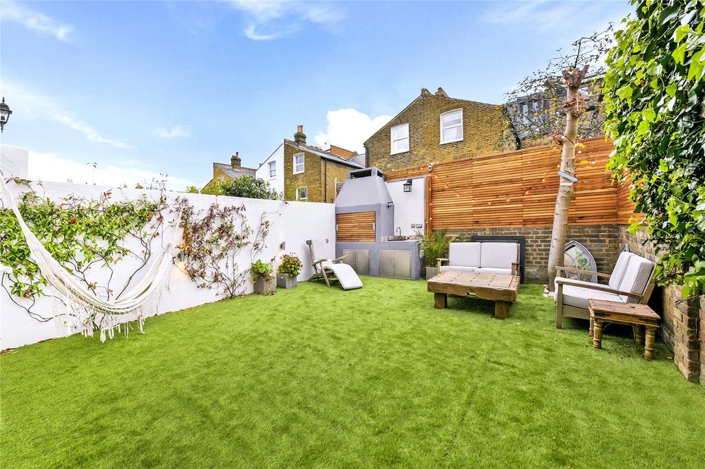 Property photo 2 of 16 Garden