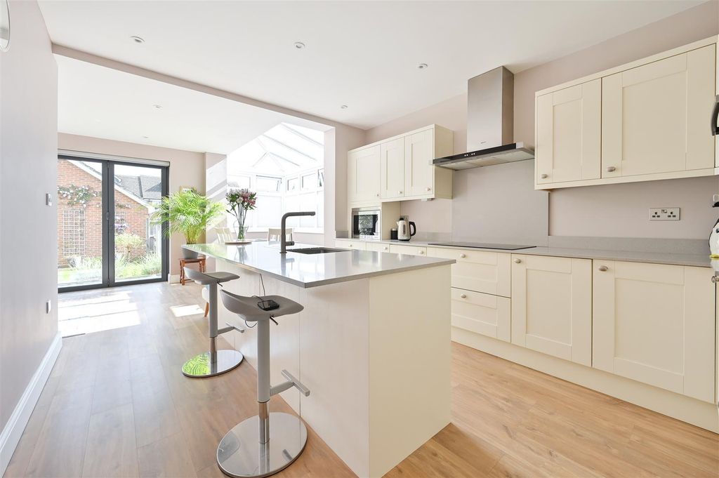 Property photo 2 of 12 116 Westfield Road-7.Jpg