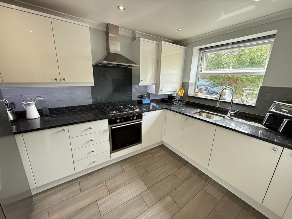Property photo 3 of 17 4251683