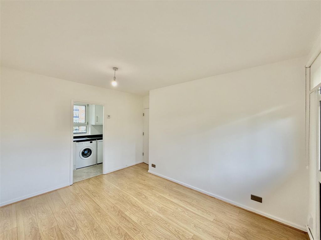 Property photo 3 of 8 Reception Room