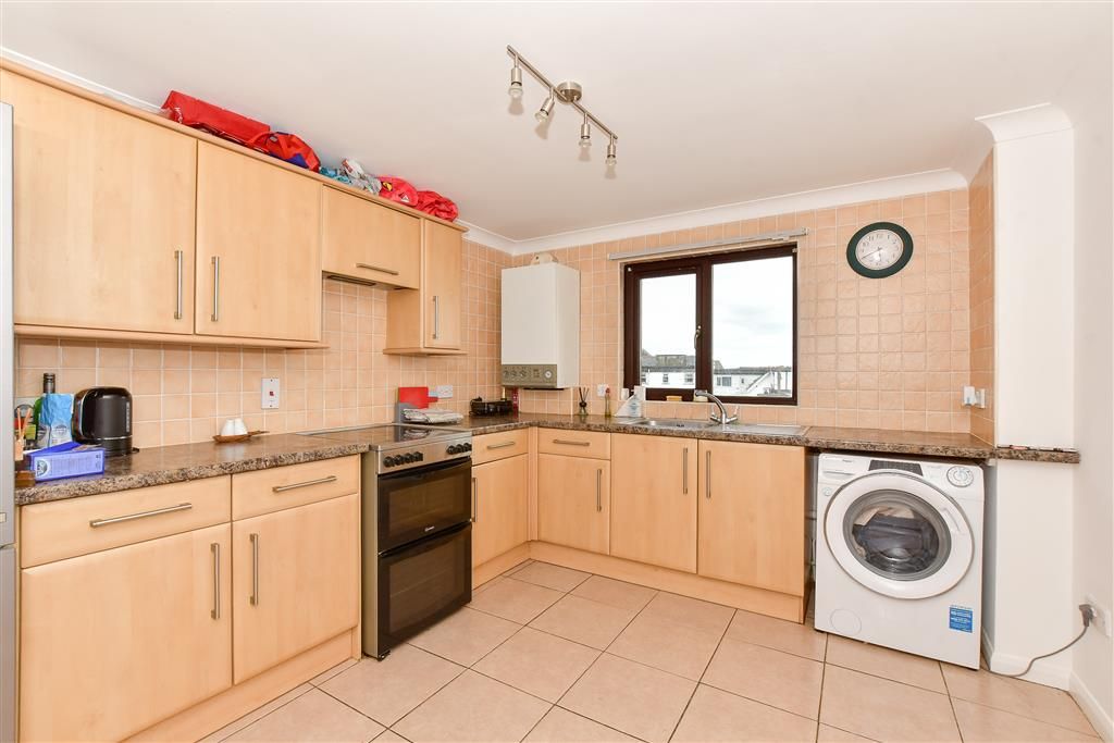 Property photo 3 of 8 Kitchen