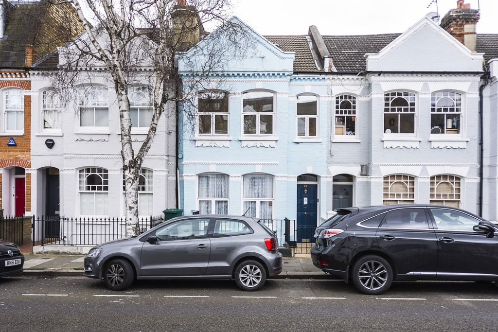 Property photo 2 of 10 External 01