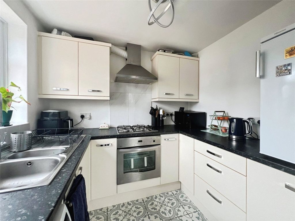 Property photo 2 of 15 Picture No. 11