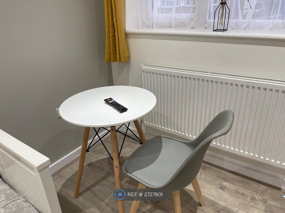 Property photo 3 of 14 Chill Out Area With Ethernet Port And Fast Wifi