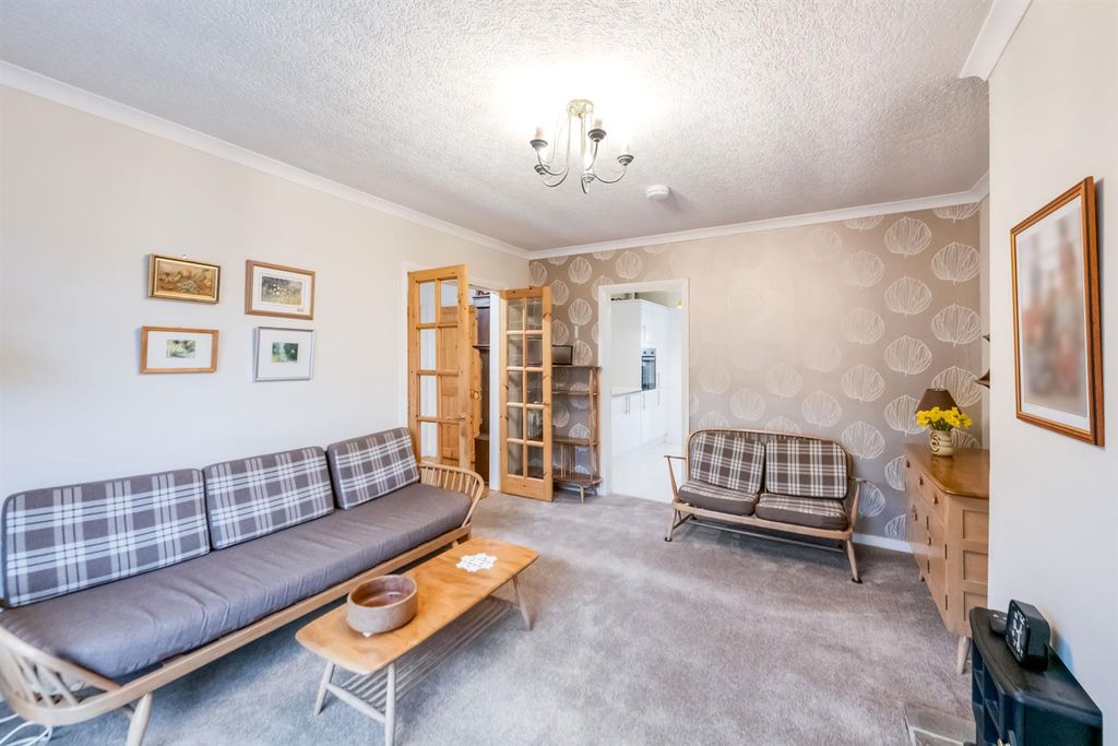 Property photo 2 of 23 Lounge