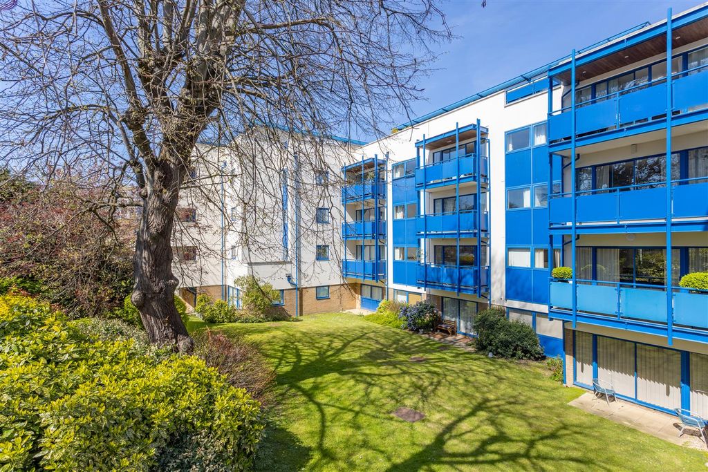 Property photo 1 of 15 York Mansions East