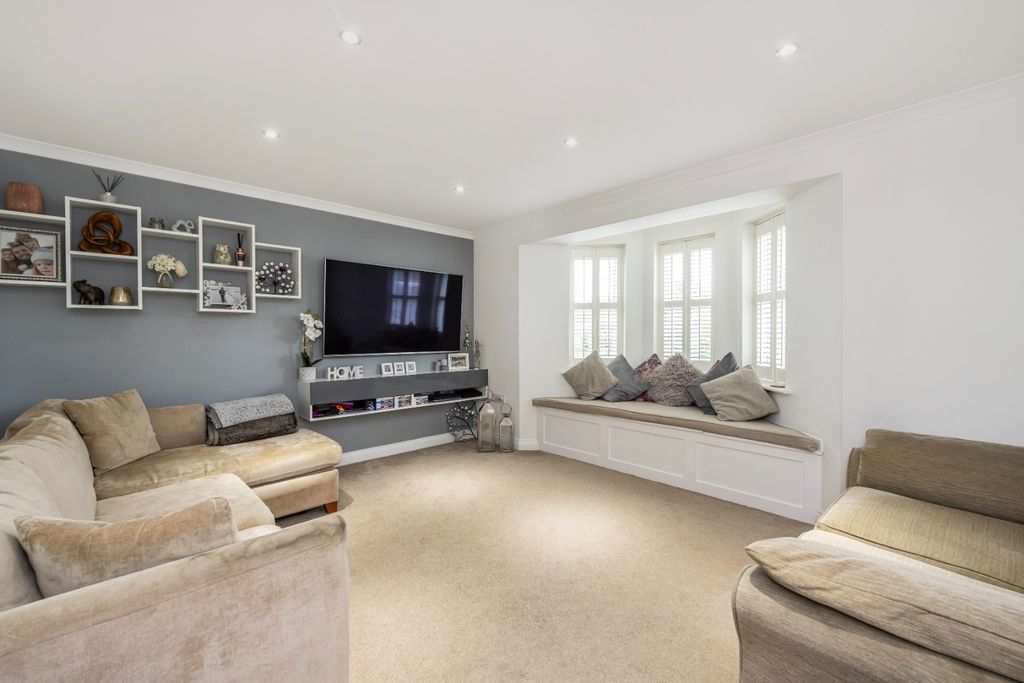 Property photo 3 of 18 4525624