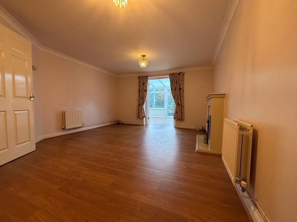 Property photo 2 of 8 Picture No. 23