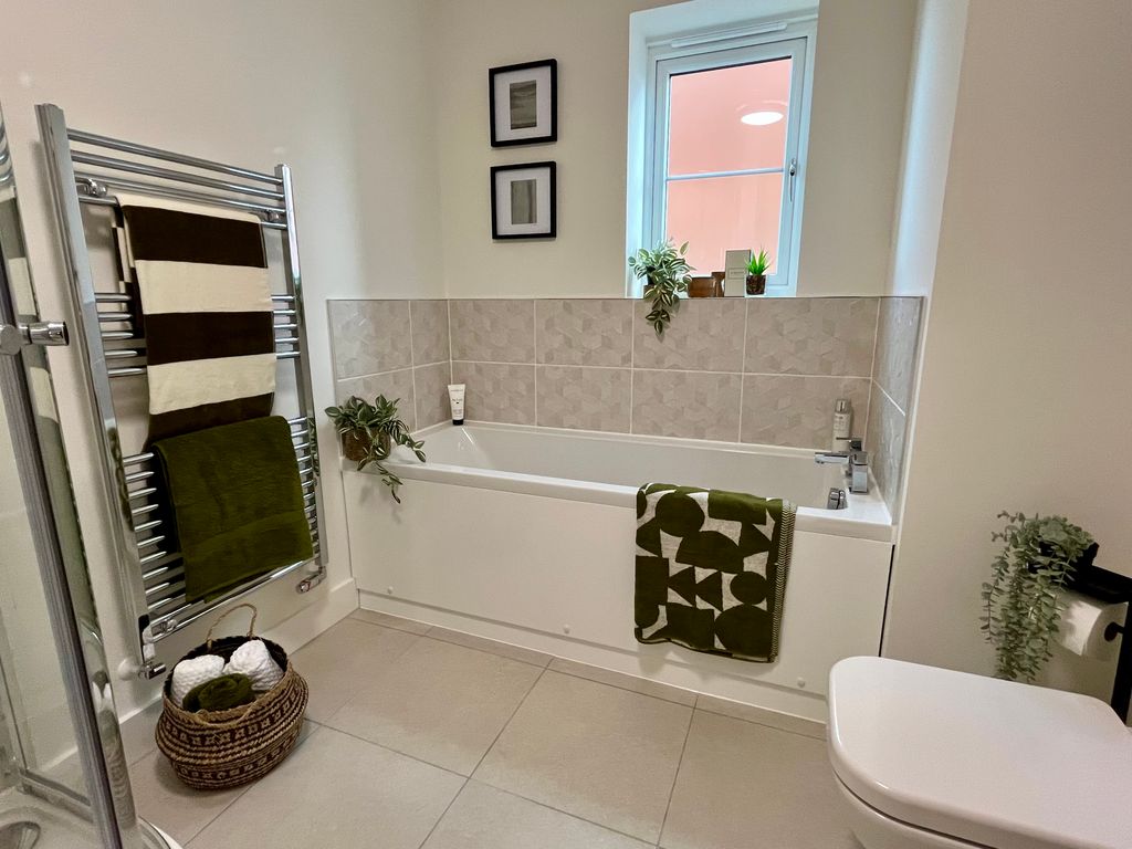 Property photo 2 of 8 Bath Area - Penrose