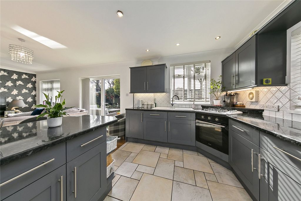 Property photo 3 of 21 Picture No. 16