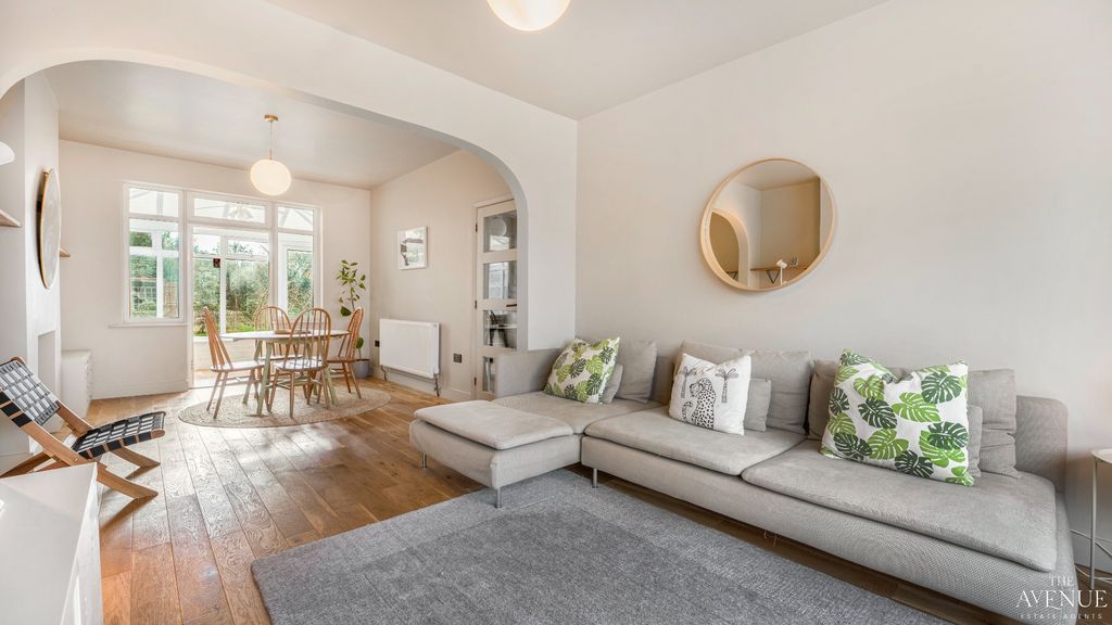 Property photo 2 of 20 4946573