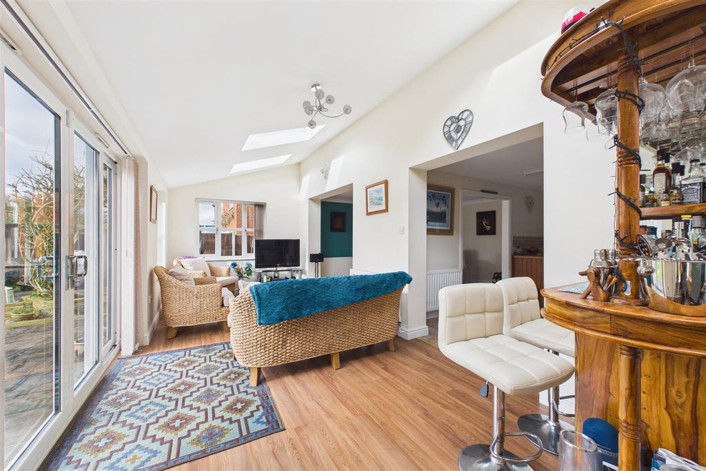 Property photo 2 of 34 Garden Room