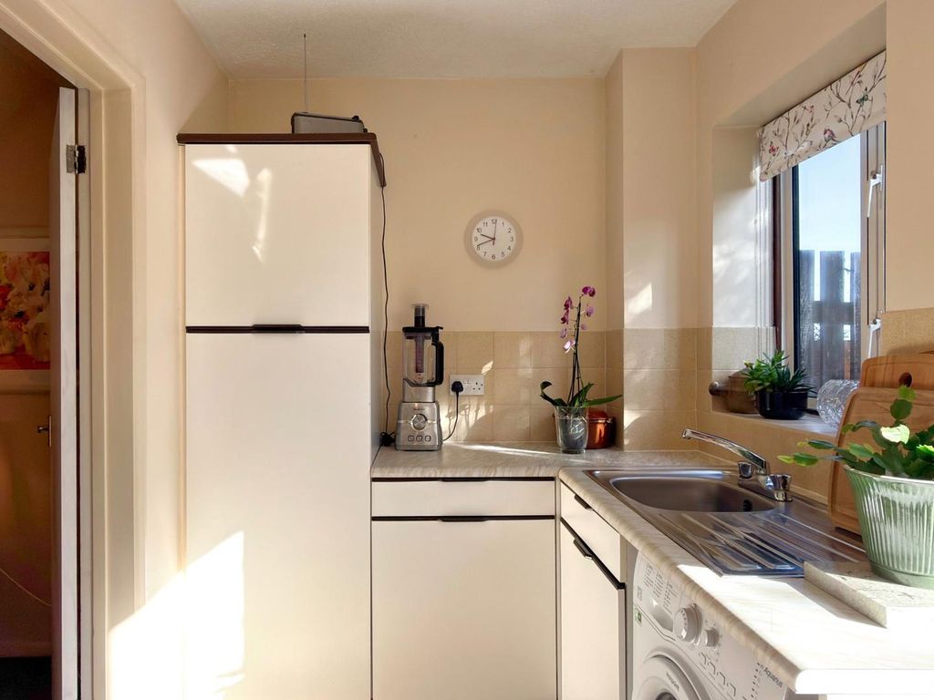 Property photo 3 of 16 Kitchen