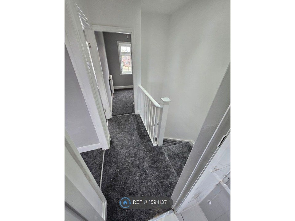 Property photo 2 of 19 Passage