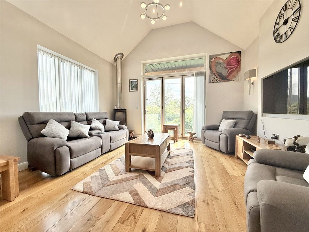 Property photo 2 of 36 Picture No. 21